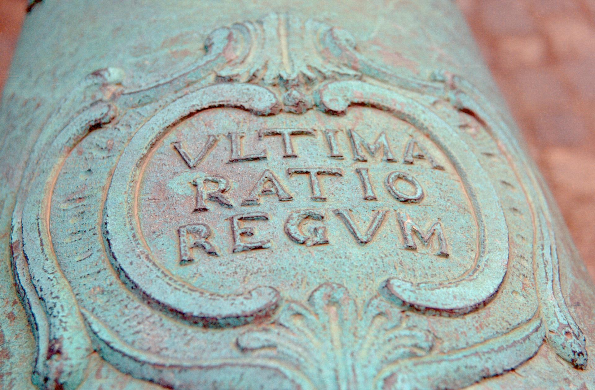 Ultima Ratio Regum, une maxime pacifique sur des canons